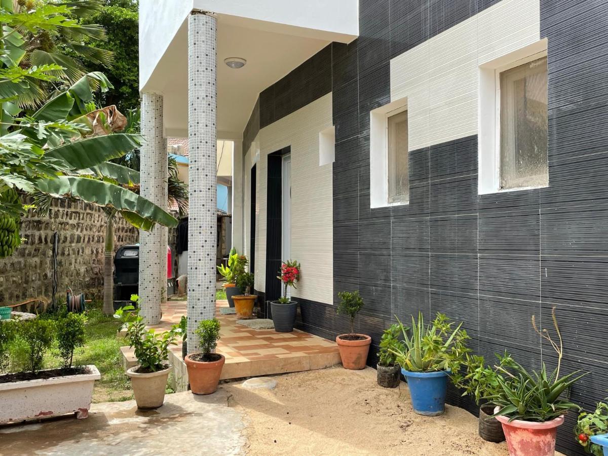 Ferienwohnung Chez Momar, Surf Trip Dakar Exterior foto